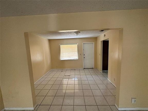 3rd image of 3880 Woodside Dr APT B