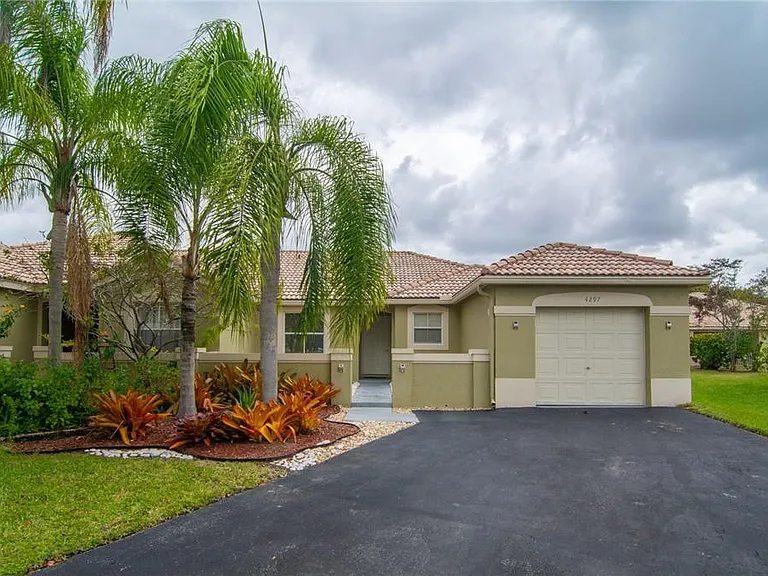 4297 Pine Ridge Ct — Photo 25