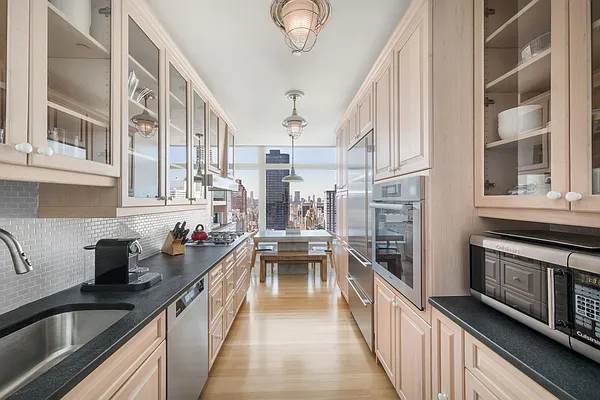 Rented by Compass | media 32