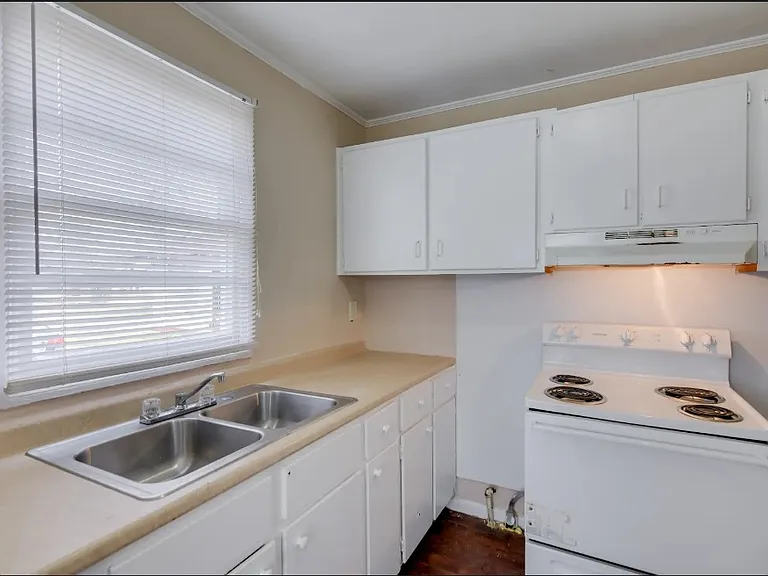 1730 Telfair St #B — Photo 7