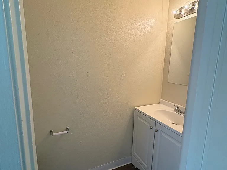 986 Lorraine Pl #31 — Photo 4