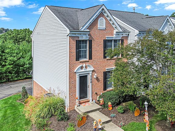 3rd image of 122 Castleview Dr
