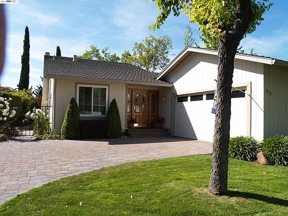 2nd image of 579 Cambrian Way