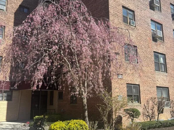 87-19 204th Street #A68, Hollis, NY 11423