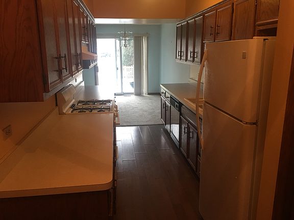 2nd image of 1422 Peachtree Ln