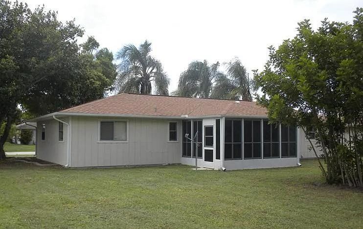 2nd image of 611 SE Santa Barbara Pl