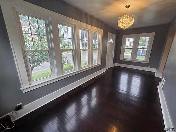 3rd image of 337 Marlborough Rd