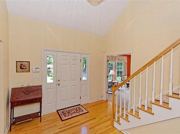 3rd image of 37 E Claremont Dr