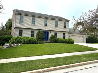 2711 River Edge Ct, Waukesha, WI 53189
