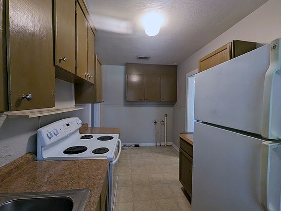 3rd image of 300 S 13th Ave #300