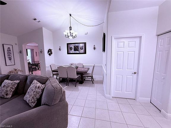 5th image of 265 Justene Cir W