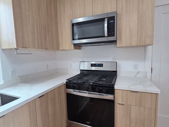 3rd image of 4315-4317 Lincoln Way #4315