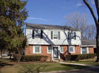 105 S Wilshire Ln, Arlington Heights, IL 60004