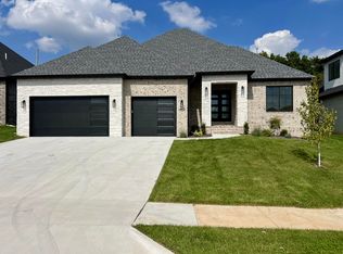 3925 E Woodhue St, Springfield, MO 65802