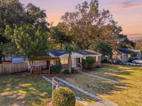 1749 Lady Ashley St, Charleston, SC 29412