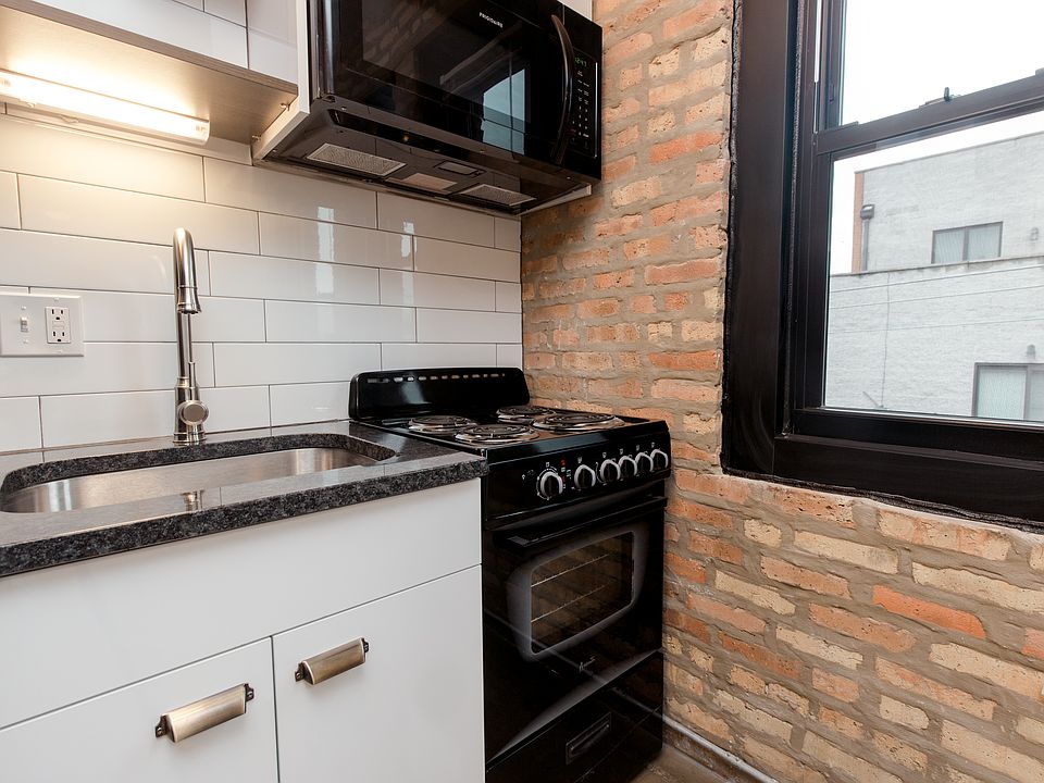 1st image of 1622 N California Ave #403