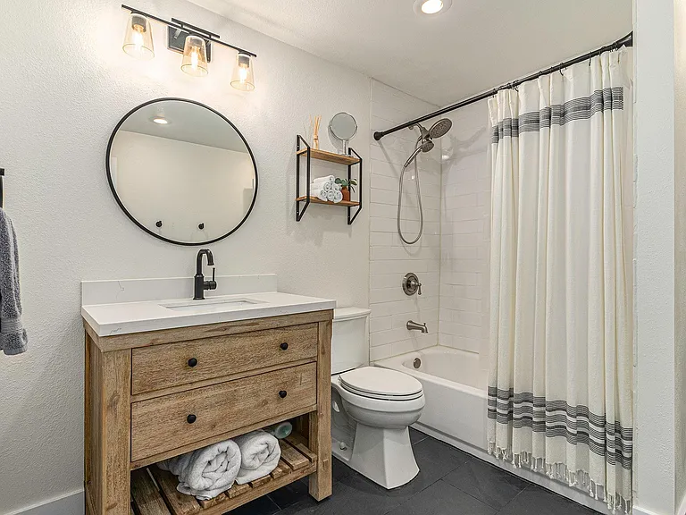 8219 Radcliff Dr — Photo 35