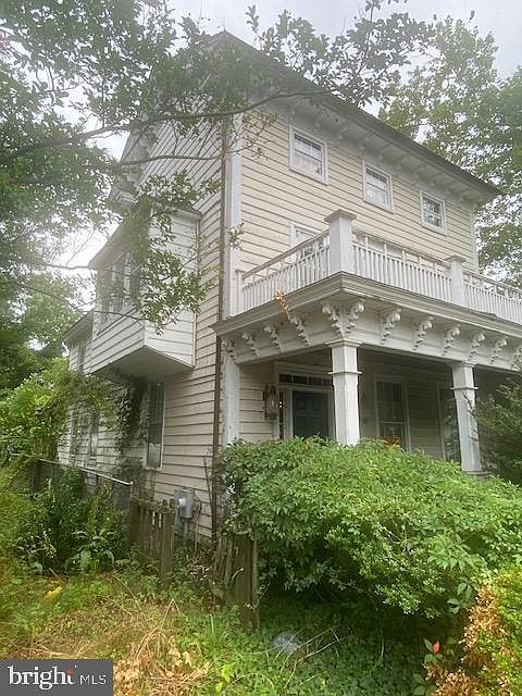 1st image of 107 2nd St