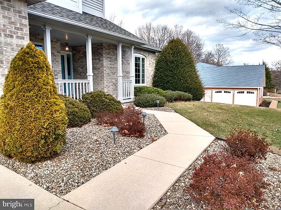 3rd image of 6968 Fairway Dr E