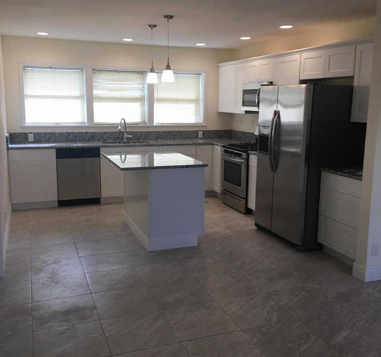 2nd image of 9888 Oak St