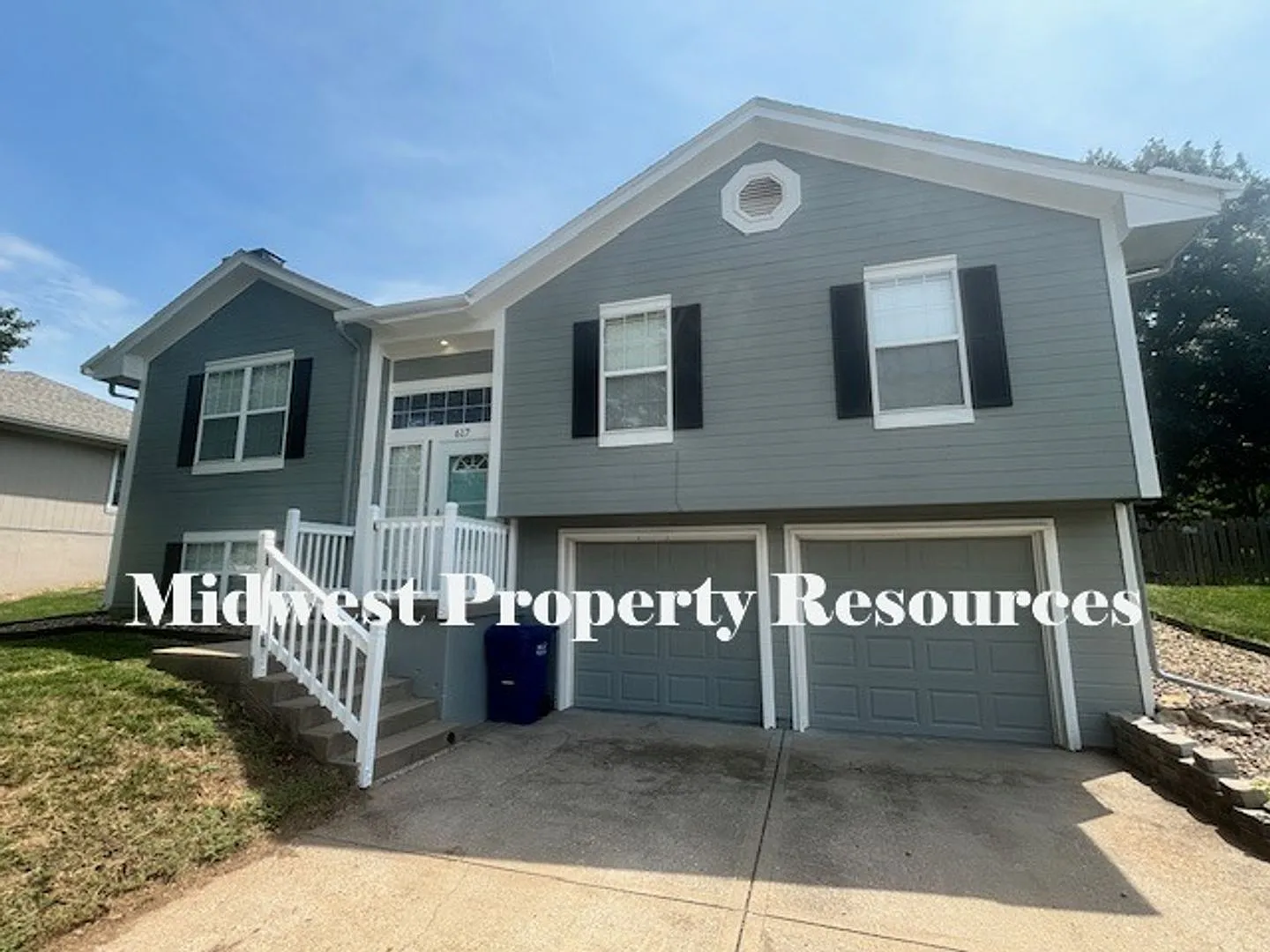 Wow! Everything is new! 3 bedrooms, 2.5 baths with a fenced backyard! — Photo 3