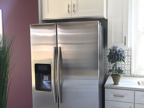 4th image of 3411 N Narragansett Ave