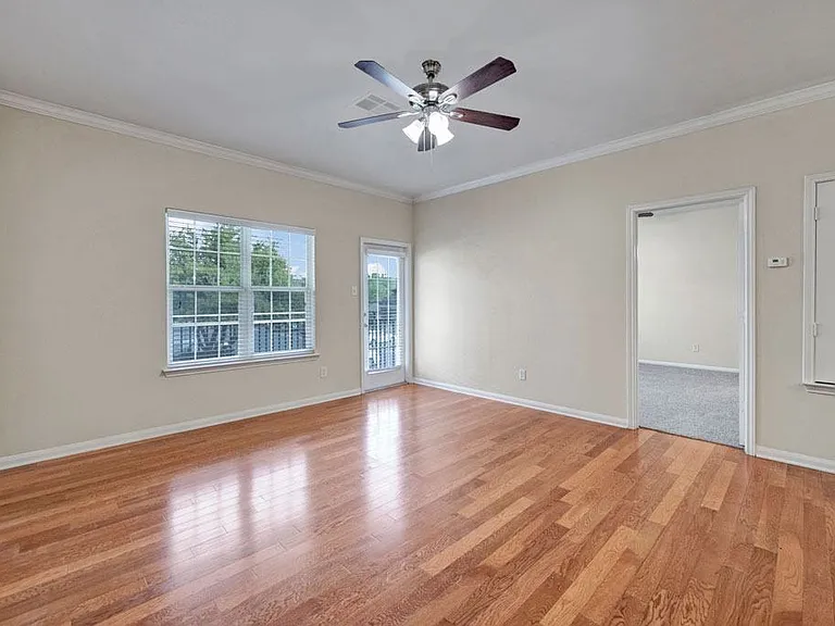 Riviera Apartments — Photo 32