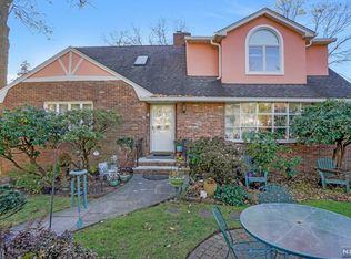 932 Ridgeway St, Teaneck, NJ 07666