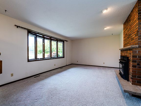 5th image of 11105 Evergreen Dr