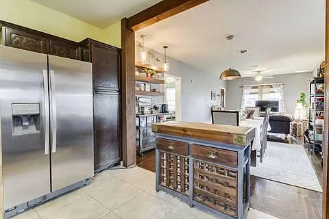 419 W Lullwood Ave — Photo 3