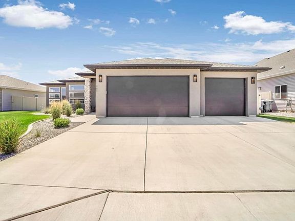 2nd image of 565 Canyon Crest Dr W