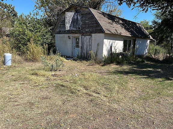 3rd image of 1820 Overholser Dr