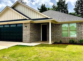 257 Oak Valley Dr, Gilmer, TX 75645