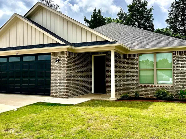 257 Oak Valley Dr, Gilmer, TX 75645
