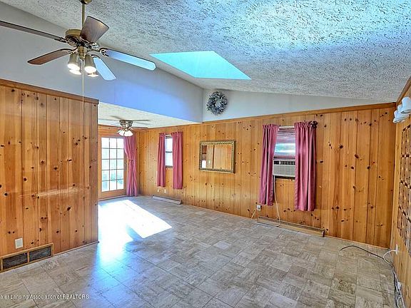3rd image of 4874 Burt Ave