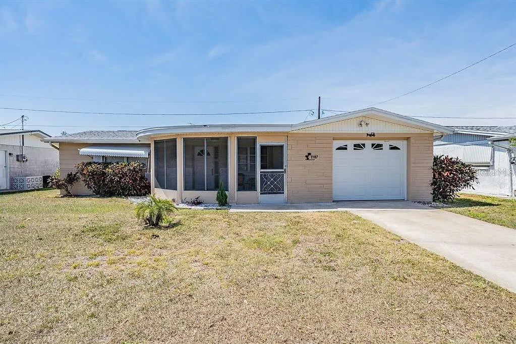 2 bed, 1.5 bath, 1088 sqft, $1,650 — Photo 2