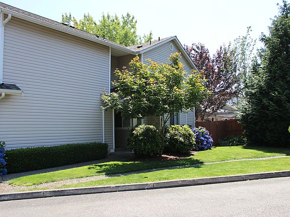 4th image of 108 96th Ave SE #B
