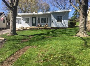 909 Pershing Dr, Wauconda, IL