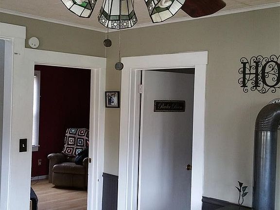 5th image of 413 Park St S