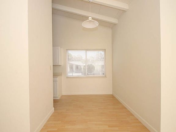 5th image of 524 Kendall Ave APT 05