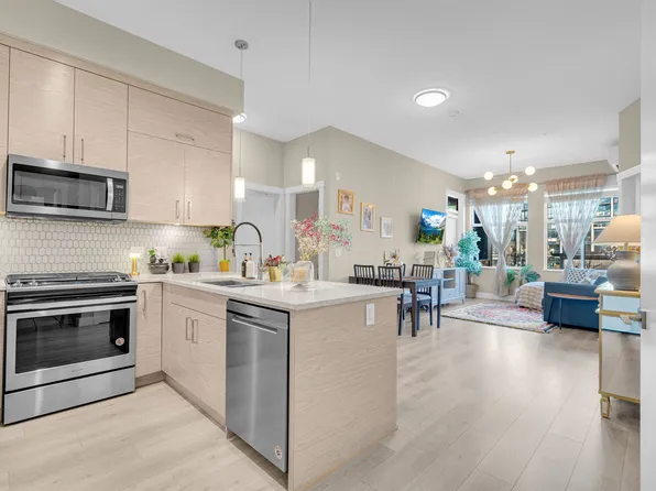 2120 Gladwin Rd #219, Abbotsford, BC V2S 0L7