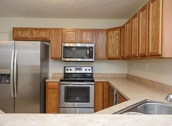 3rd image of 226 Leawood Cir