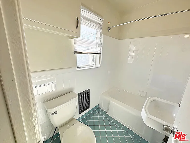 470 S Mariposa Ave #16 — Photo 10