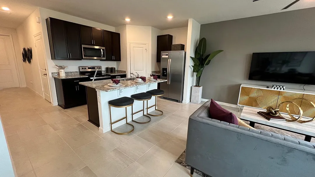 Modern 3-Bed, 2.5-Bath Townhouse in Gated Fort Pierce, FL — Photo 3