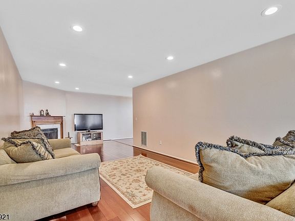 5th image of 308 Ventnor Ct Unit 308