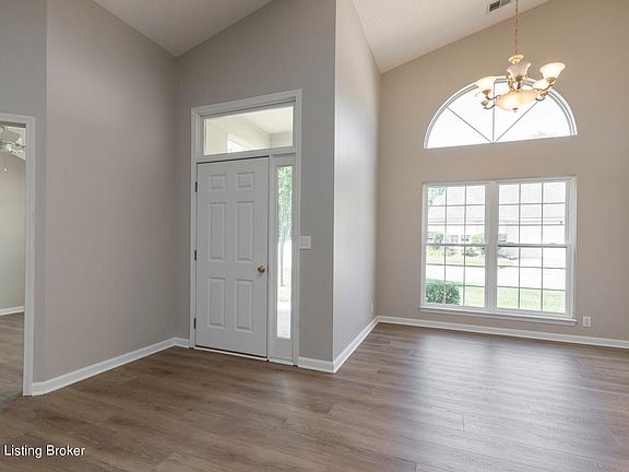 5th image of 404 Village Lake Dr