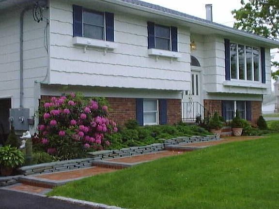 FRONT OF  HOUSE