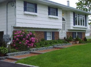 114 Trafalgar Dr, Shirley, NY 11967