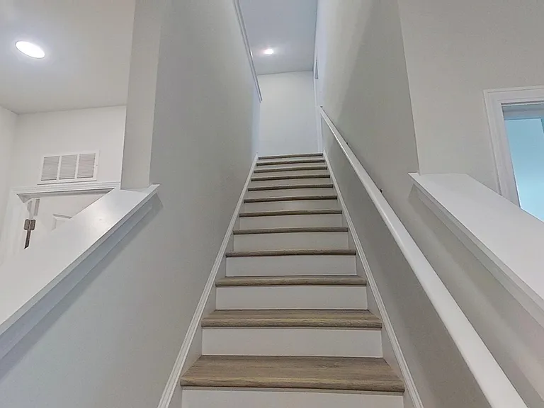1095 Hanson Dr — Photo 19