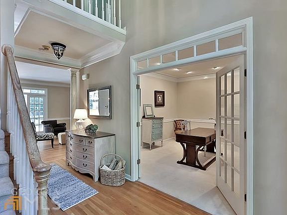 5th image of 102 Biltmore Trce